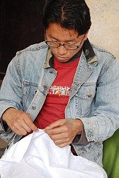 Preparation of canvas - copyright artelino