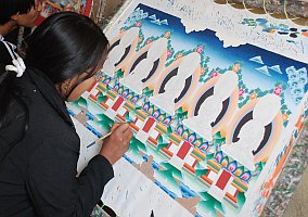 Ground painting of larger areas. - copyright artelino