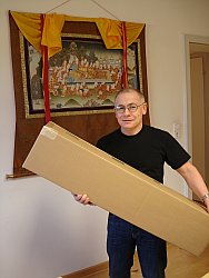 We ship in a practical rectangular tube. - copyright artelino GmbH