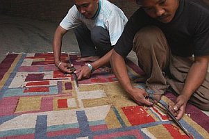 Contouring of a carpet of modern design. - copyright artelino GmbH