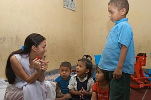Teacher with Nepalese children. - copyright artelino GmbH